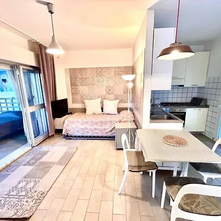 Mathilde, Deliziosa Con Inclusa * Numana